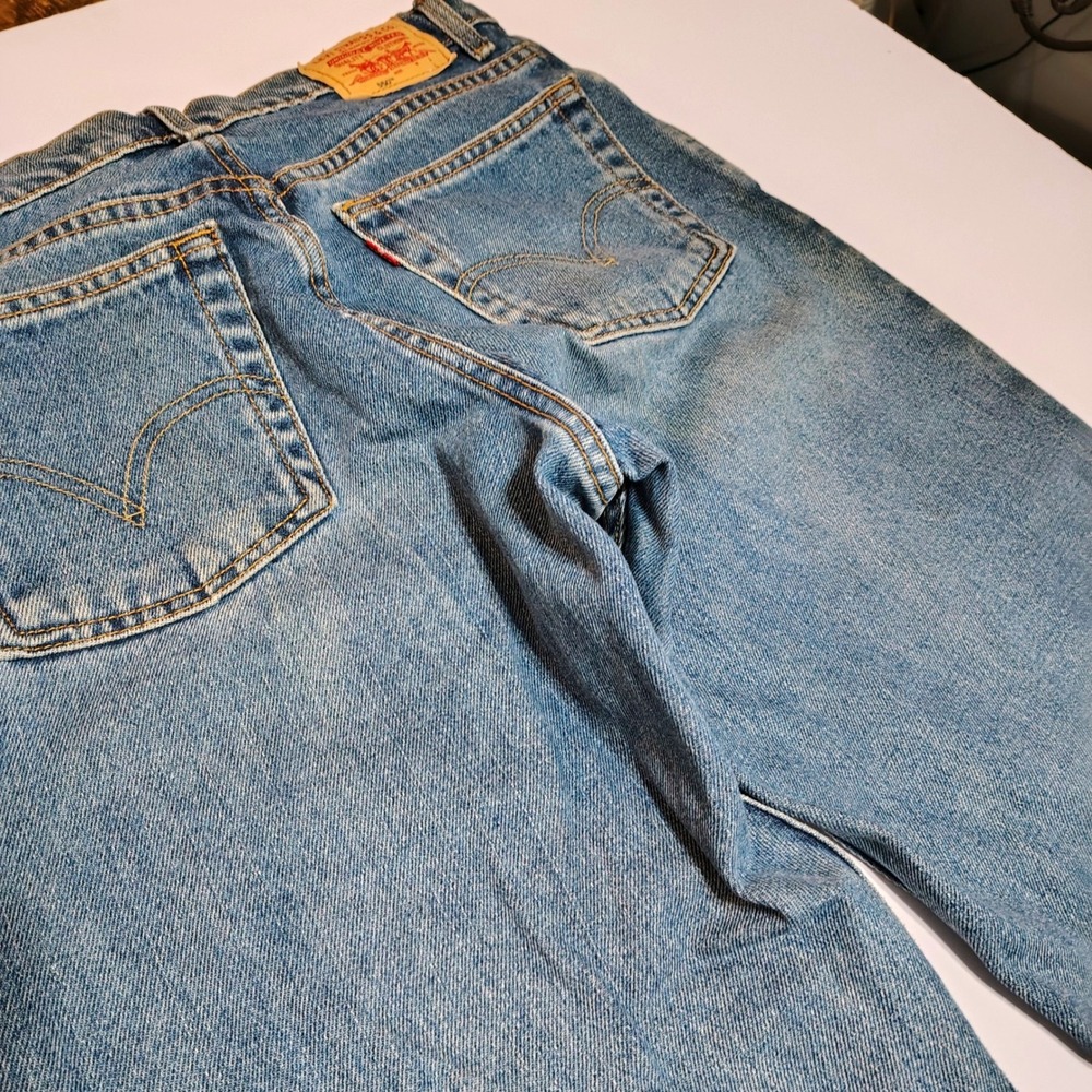 Levi Strauss 550 Classic Relaxed Tapered Jeans Medium Wash Women Size 10 L - Picture 3 of 15